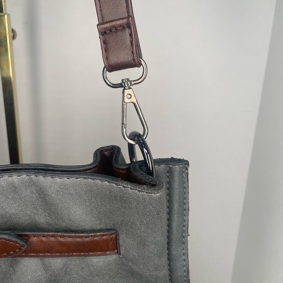 Elegant Gray and Brown Women's Bag. Zip close. Shoulder purse. Pre-owned - Picture 4 of 10